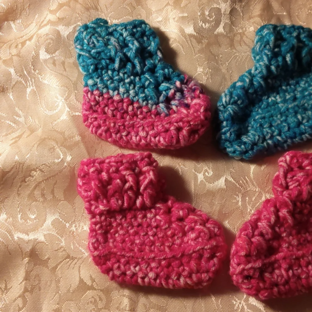 Handmade Variegated Pink/Blue Baby Booties Size Newborn